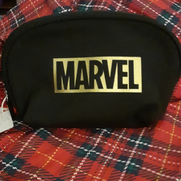 😘Host Pick😍😍NWT MARVEL Cosmetics Bag - Picture 7 of 7
